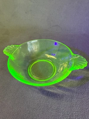 Vintage Green Depression Glass Uranium Shell Handle Berry Dessert Bowl - Image 1 of 4