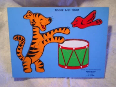 Rompecabezas de bandeja de madera Tigger and Drum 1965 Walt Disney Winnie the Pooh, cardenal Foto 1 de 2