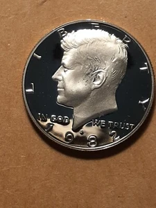 1982 S PROOF KENNEDY HALF DOLLAR  - Picture 1 of 2