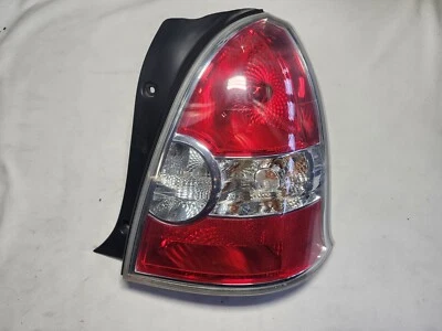Conjunto de luces traseras Hyundai Accent 2007-2011 hatchback pasajeros (derecha) Foto 1 de 4