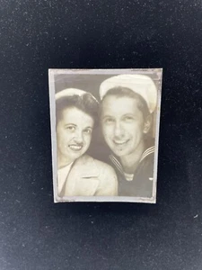 US Navy Young Military Couple Photo Booth 1940s WWII Uniform Photo Vintage OOAK - Bild 1 von 3