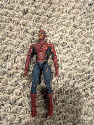 2002 Spider-Man Battle Ravaged Movie Poseable Action Figure From Marvel ToyBiz  - Image 1 of 2