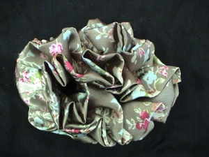 OLIVE GREEN SILKY FLORAL SCRUNCHIE - PRETTY! UNIQUE! NEW! - Picture 1 of 1