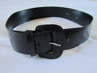 Cinto vintage preto imitação de pele de cobra largura média - Imagem 1 de 4