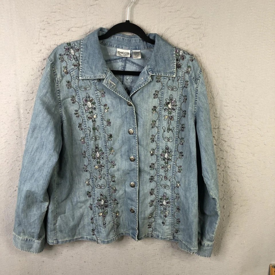 Женская джинсовая куртка Chico's с украшениями большая легкая стирка вышитая бисером - Изображение 1 из 4