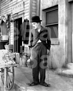 The Great Dictator (1940) Charlie Chaplin 10x8 Photo - Imagen 1 de 1