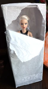 Barbie Looks #8 Puppe 2021 BLONDE BARBIEPUPPE - MADE TO MOVE BODY - NEU IN BOX! - Bild 1 von 9