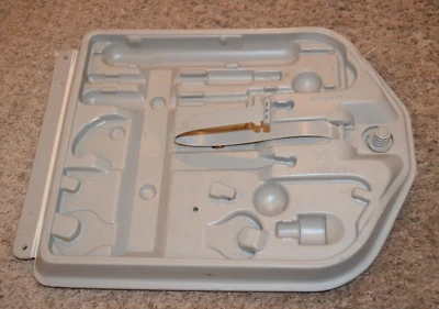 1986 BMW 528E 528 E TRUNK PANEL STORAGE TOOL HOLDER LIGHT GRAY LIGHT GRAY OEM Foto 1 de 4