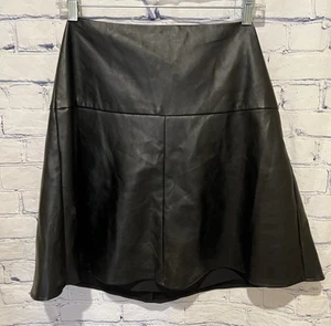 Express NWT Faux Black leather lined Side Zip Short skirt $80 Size 8 - Picture 1 of 5