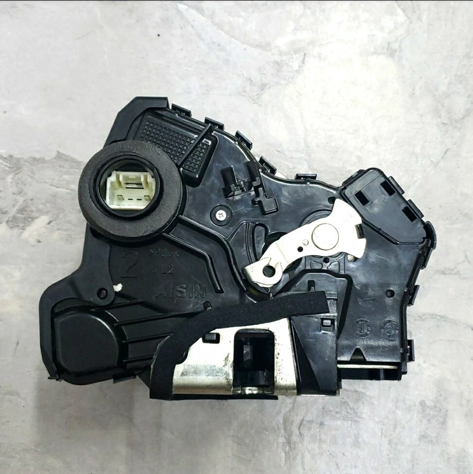 LIFETIME WARRANTY 2003 - 2008 Genuine Pontiac Vibe door lock actuator LEFT FRONT - Image 1 of 4