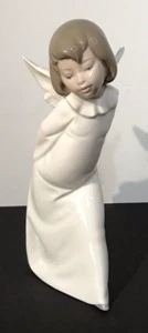 Lladro Curious Angel #4960 Porcelain Figurine 9 1/2" Tall, 4 1/2" Wide Retired - Picture 1 of 6