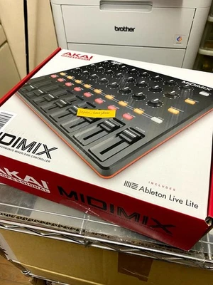 Akai Professional High Performance USB MIDI Mixer DAW Controller MIDI MIX - Bild 1 von 4