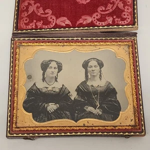 1850S AMBROTYPE NOT DAGUERREOTYPE..Schöne fein gekleidete DAMEN "The Smirk" - Bild 1 von 13