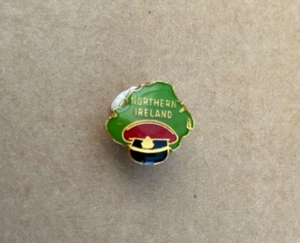 NORTHERN IRELAND BADGE - Picture 1 of 2