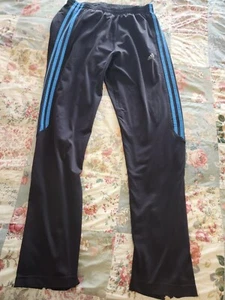 Adidas Jungen Jugend Aufwärm Trainingshose Large schwarz mit drei blauen Streifen - Bild 1 von 5
