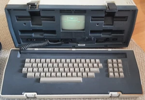 Osborne 1, selten, einer der ersten tragbaren Computer, Verkauf ab 1981 - Photo 1/12