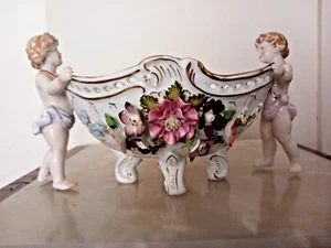 Deutsche Porzellan Center Schüssel mit Cherubs Tragekorb - Bild 1 von 6