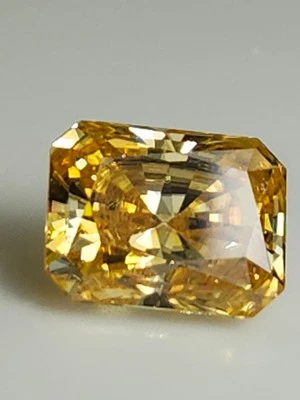 2.50 ct Faceted Emerald cut Lab Grown Golden Yellow Diamond vvs1. - Image 1 of 4