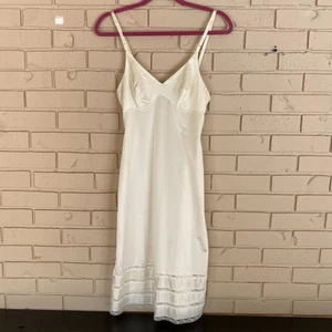 Vintage Aristocraft Full Slip Cream Adjustable Slip Dress Lace Trim Woman’s 32 - Picture 1 of 9
