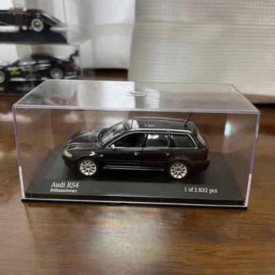 Audi RS4 miniatura auto 1/43 edizione nera - Immagine 1 di 4