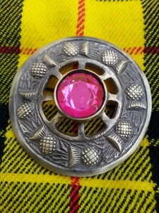 Broche escocés mosca a cuadros con 1 piedra rosa en latón acabado antiguo broche de 3" - Imagen 1 de 3