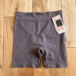 Danskin Intimates Seamless Slip Short With Double Layer Waistband Size Small - Picture 1 of 6