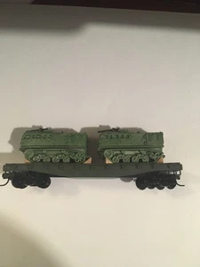 Spur N Atlas 40’ Flachwagen mit zwei 3D gedruckten M4 Traktoren individuell bemalt - Bild 1 von 4