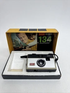 Vintage Film Camera Kodak Instamatic 134 In Box Flashbulb - Untested - Picture 1 of 6