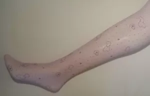 MAUVE STRUMPFHOSE MIT GLITZERHERZEN MUSTER (1 PAAR) - Bild 1 von 1