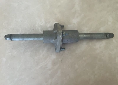 Lot 073-1, 1975 (K3) Honda ATC90 Front Axle/Hub Assembly - Imagem 1 de 4