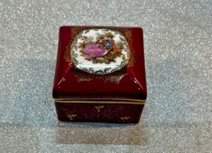 Limoges Porcelaine France Small Square, Trinket Box In Red & Gilt - Foto 1 di 6