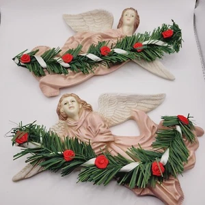 Placas de pared de cerámica de colección Midwest Importer 2 ángeles voladores con bolsa de rosa roja - Imagen 1 de 9