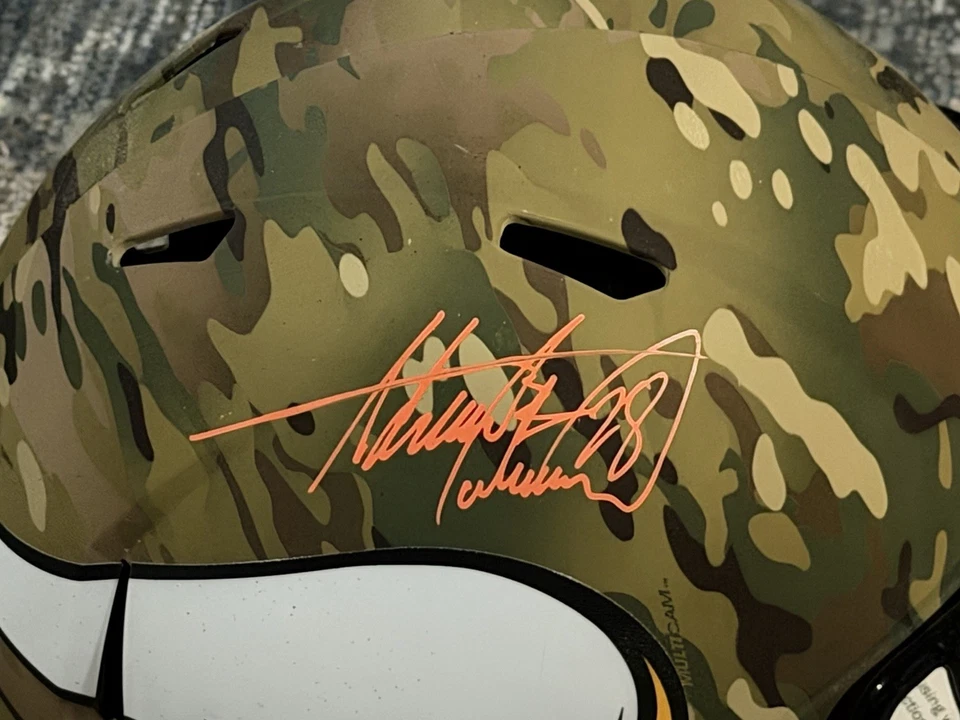 阿德里安·彼得森签名明尼苏达维京人 F/S 迷彩速度头盔-贝克特 W 全息 — 第 1/3 张图片