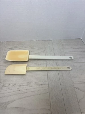 Vintage Rubber scraper spatulas by The Pampered Chef Made In USA Lot Of 2 - Image 1 of 4