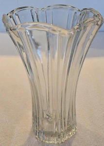 Anchor Hocking Vase-8.5inch High x 5.5inch Wide at the Top - Picture 1 of 6