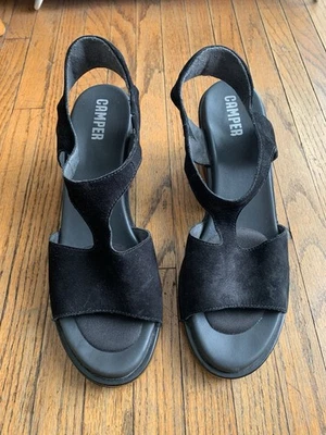 Tacones bloque Camper de gamuza negra con correa en T, 39 Foto 1 de 4