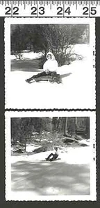 LOTE DE 2 FOTOS ANTIGUAS DE 1959 B & W/NIÑA TRINEO DE NIEVE DOWN HILL (1293) - Imagen 1 de 3