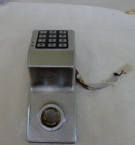 Cerradura de alarma - Trilogy T2 DL2700 - Carcasa exterior (FUNCIONA) (24N27) - Imagen 1 de 7
