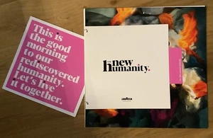 Rarissimo Calendario Lavazza 2021 The New Humanity Nuovo completo Da Collezione - Foto 1 di 5