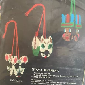 3 adornos navideños de lona de plástico punta de aguja rimas infantiles vintage bucilla - Imagen 1 de 8
