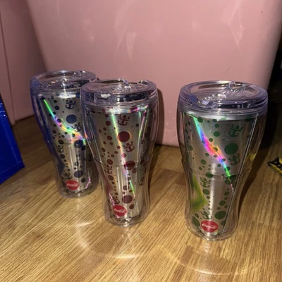 Vasos de plástico de coca cola. Juego de 3.  24 OZ cada uno. 1 azul 1 púrpura 1 verde Foto 1 de 4