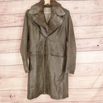 Abrigo de cuero John Carlisle Essentials para mujer mediano largo marrón cuello de piel sintética Foto 1 de 4