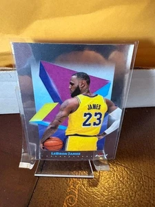 2024/25 TOPPS FINEST BAKETBALL LEBRON JAMES COMMON BASE CARD LA LAKERS - Picture 1 of 2