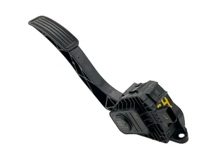 2013 - 2020 FORD FUSION GENUINE ACCELERATOR GAS PEDAL W/SENSOR DG9C9F836AC OEM* - Picture 1 of 6