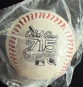 Atlanta Braves Hank Aaron 25th Anniversary of 715 Home Runs Souvenir Baseball - Picture 1 of 3