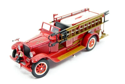 276 REO FEUERWEHRWAGEN ROT 1:32 DRUCKGUSS AUTO VON SIGNATUR MODELLE ohne OVP - Bild 1 von 4
