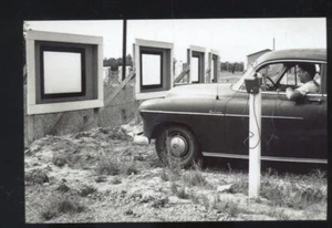 REAL PHOTO UNUSUAL DRIVE IN THEATRE SINGLE SCREEN 1950's CARS POSTCARD COPY - Picture 1 of 1