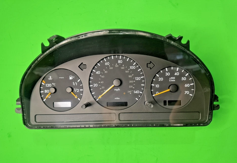 Cuadro de instrumentos Mercedes-Benz ML 500 ML 320 2002-2005 A163 540 93 11 Foto 1 de 4