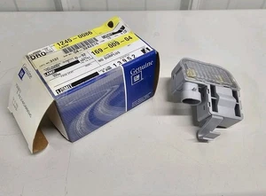 GENUINE GM 12450086 Underhood Lamp Light 1997-07 ESCALADE YUON TAHOE TRUCKS - Picture 1 of 7