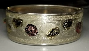 Vintage Armreif goldfarben geätzt aufklappbar mit heller Farbwaschung  - Bild 1 von 12